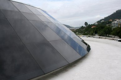 Oscar Niemeyer v Niterói [BR] - Estacao Hidroviária de Charitas [2004] - Přístav osobní lodní dopravy Niterói-Rio - foto: Peter Malaga