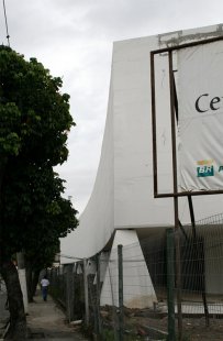 Oscar Niemeyer v Niterói [BR] - Museu do Cinema Brasileiro [2004] - Muzeum brazilského filmu - foto: Peter Malaga