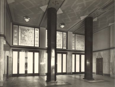Roithova Ústřední knihovna osmdesátiletá - Vestibul, 1928
