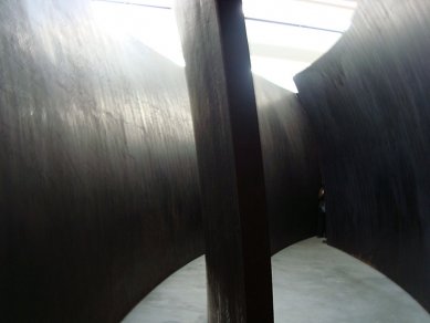 Richard Serra v londýnské Gagosian Gallery - foto: Rasto Udzan