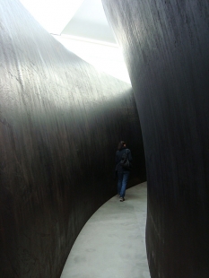 Richard Serra v londýnské Gagosian Gallery - foto: Rasto Udzan