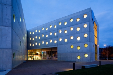 Výstava architektonického studia Projektil v GJF - Studijní a vědecká knihovna v Hradci Králové - foto: Andrea Lhotáková