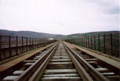 Viadukt v Ivančicích zřejmě zanikne, nemá ho kdo opravit - foto: Jan Kratochvíl, 1998