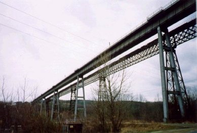 Viadukt v Ivančicích zřejmě zanikne, nemá ho kdo opravit - foto: Jan Kratochvíl, 1998