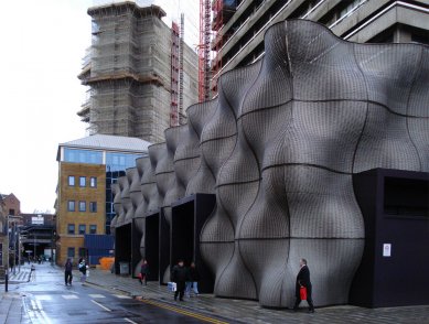 Fascinující realizace designéra Thomase Heatherwicka - Vstup do London's Guy's Hospital - foto: Rasto Udzan