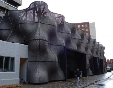 Fascinující realizace designéra Thomase Heatherwicka - Vstup do London's Guy's Hospital - foto: Rasto Udzan