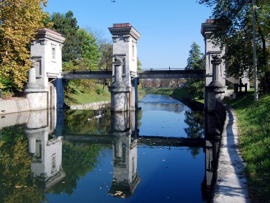 <plaintext>Lecture by Damjan Prelovšek in Prague</plaintext> - <translation>Zhydraulic lock on the Ljubljanica, Ljubljana 1940-44</translation> - foto: Petr Šmídek, 2008