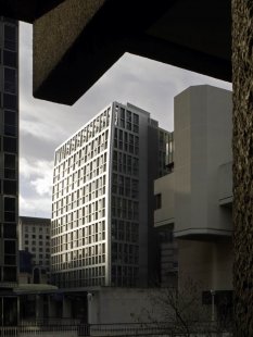 Stirling prize 2009 - nominované stavby - Eric Parry Architects: 5 Aldermanbury Square - foto: Max Fenton