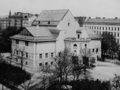 Otevření rekonstruovaného Domu umění města Brna - 1910 - foto: archiv Domu umění města Brna