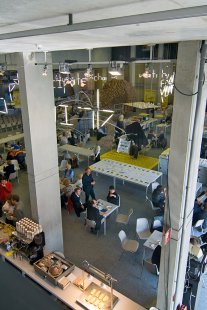 4. bienále architektury v Rotterdamu - Vstupní část bienále s kavárnou. - foto: Petr Šmídek, 2009