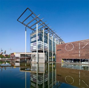 4. bienále architektury v Rotterdamu - Vstupní část do Netherlands Architecture institute od Jo Coenen (1993). - foto: Petr Šmídek, 2009