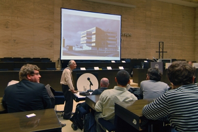 Vladimír Dedeček's lecture in the autumn cycle Matadors/Matarokas - foto: Petr Šmídek, 2009