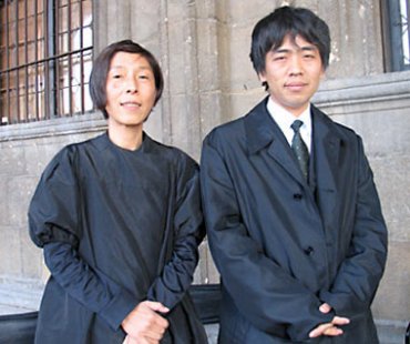 Sejima + Nishizawa = SANAA - Kazuyo Sejima vlevo, Ryue Nishizawa vpravo - foto: designboom