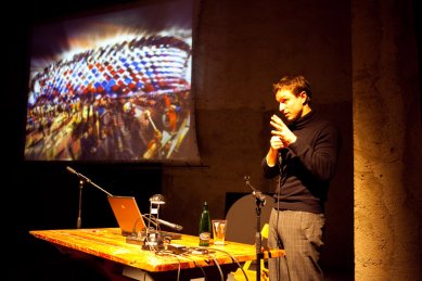 Bez hranic - postřehy z březnové přednášky Kruhu   - Jaroslav Hulín pracoval v AGU mezi nejlepšími inženýry z ARUP. - foto: Tomáš Souček, 2010