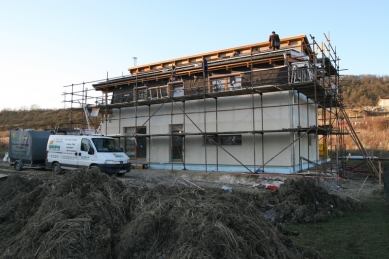 RD Rýmařov postavil pasivní dům s difúzně otevřenou konstrukcí, který vznikl na bázi typového projektu domu Kubis Lumio - Stav z listopadu 2009