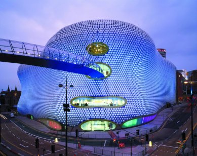 JAN KAPLICKÝ – VLASTNÍ CESTOU - Nákupní středisko sítě Selfridges v Birminghamu - foto: Centrum současného umění DOX