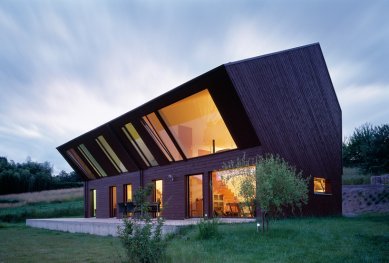 Crooked House in Switzerland from Fovea architects - foto: Thomas Jantscher