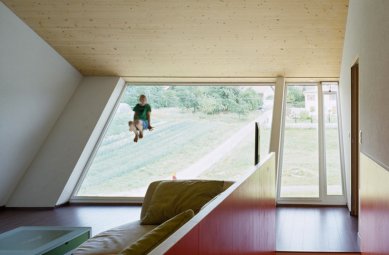 Crooked House in Switzerland from Fovea architects - foto: Thomas Jantscher