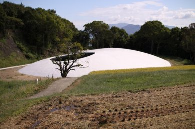 Teshima Art Museum v Japonsku od SANAA - foto: Image courtesy office Ryue Nishizawa