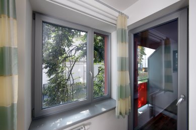 Bytový dům s plastovými okny s elegancí hliníku - foto: Deceuninck