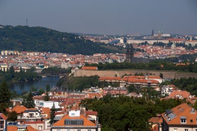 Rezidence Kavčí Hory s oknem do zeleně i na Pražský hrad