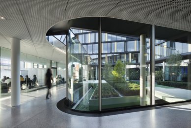 Sídlo pojišťovny v Cáchách od kadawittfeldarchitektur - foto: Jens Kirchner, Düsseldorf