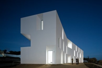 Houses for eldery people in Alcácer do Sal by Aires Mateus - foto: Fernando Guerre, Sergio Guerra