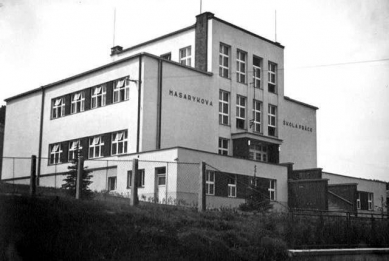 Královéhradecký architekt a urbanista Oldřich Liska - Oldřich Liska, Masarykova škola práce, Letohrad, 1930-1932 - foto: archiv autora